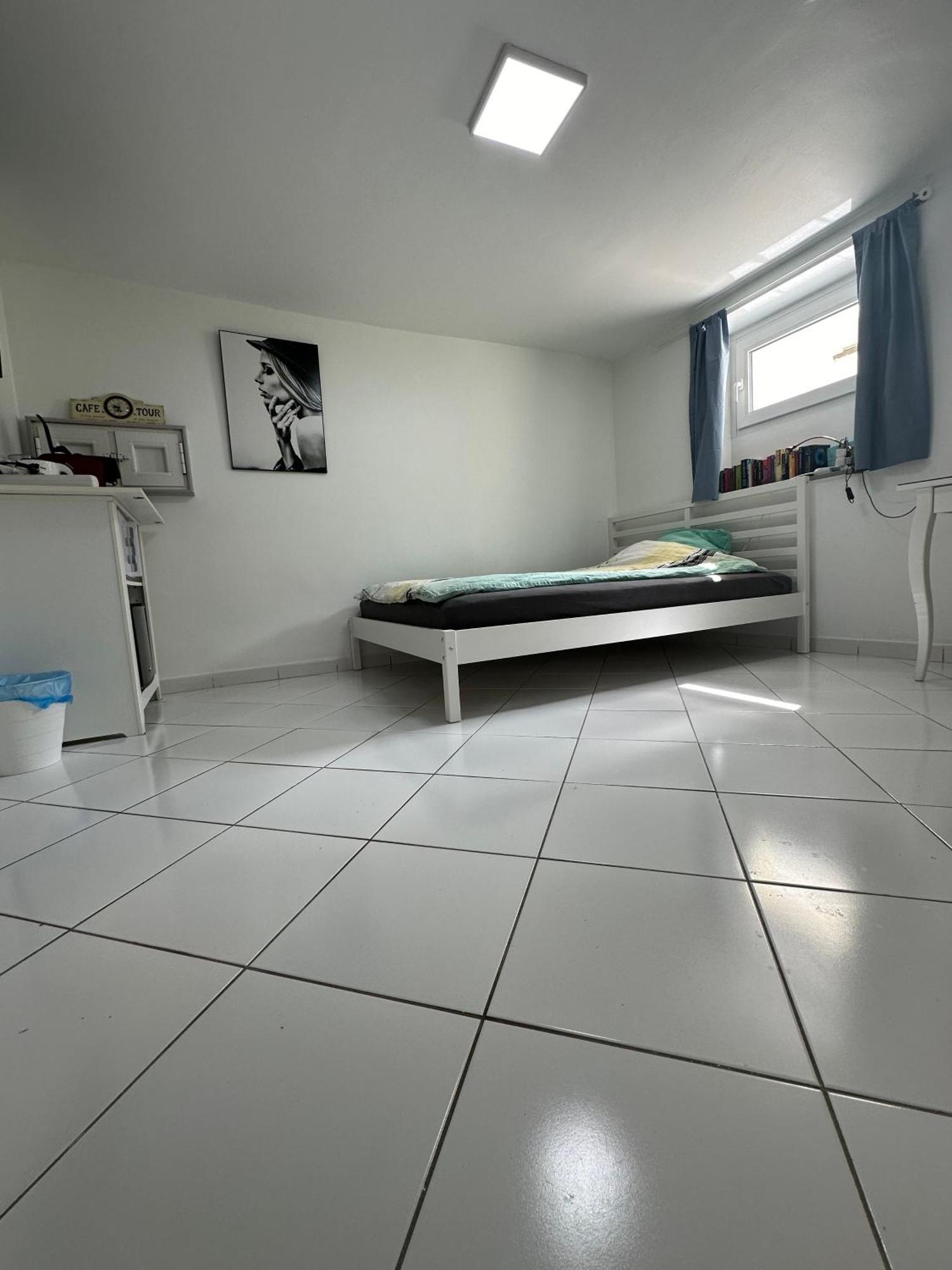 Simple Room In Luxembourg City Εξωτερικό φωτογραφία